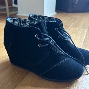 Tom’s Wedge booties, black, barely used